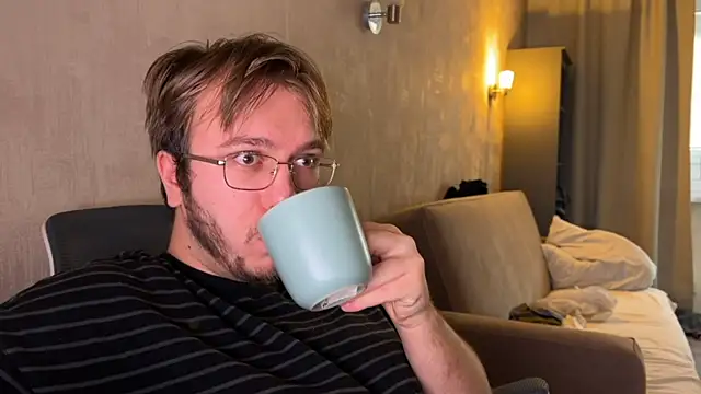 kiopiggy online show from 4, 11, 2025