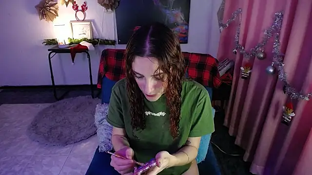 Snapshot of IsaBaileys_ chatting on 18, 12, 2024 IsaBaileys  online show from 18, 12, 2024