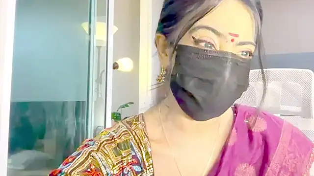 Snapshot of Monalisadon018 chatting on 25, 11, 2025 Monalisadon018 online show from 25, 11, 2025