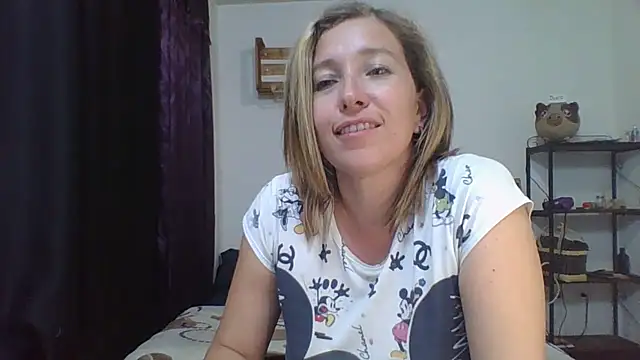 Snapshot of charlott_ponce chatting on 11, 12, 2024 charlott ponce online show from 11, 12, 2024
