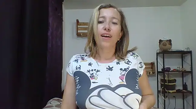 Snapshot of charlott_ponce chatting on 19, 12, 2024 charlott ponce online show from 19, 12, 2024