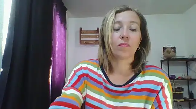 Snapshot of charlott_ponce chatting on 23, 12, 2024 charlott ponce online show from 23, 12, 2024