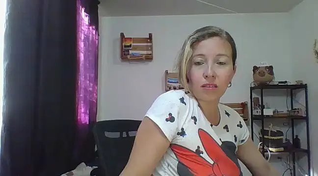 Snapshot of charlott_ponce chatting on 15, 1, 2025 charlott ponce online show from 15, 1, 2025
