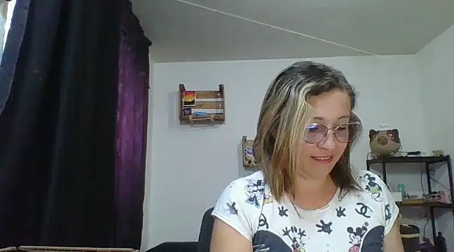 Snapshot of charlott_ponce chatting on 18, 1, 2025 charlott ponce online show from 18, 1, 2025