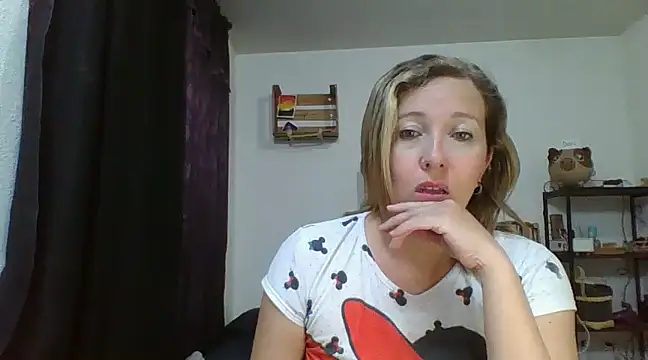 Snapshot of charlott_ponce chatting on 21, 1, 2025 charlott ponce online show from 21, 1, 2025