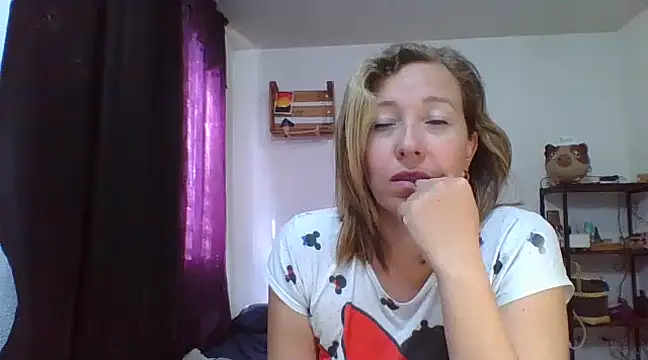 Snapshot of charlott_ponce chatting on 21, 1, 2025 charlott ponce online show from 21, 1, 2025