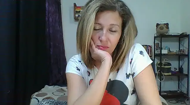 Snapshot of charlott_ponce chatting on 24, 1, 2025 charlott ponce online show from 24, 1, 2025