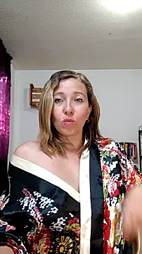 Snapshot of charlott_ponce chatting on 6, 3, 2025 charlott ponce online show from 6, 3, 2025