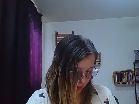 Snapshot of charlott_ponce chatting on 13, 9, 2025 charlott ponce online show from 13, 9, 2025