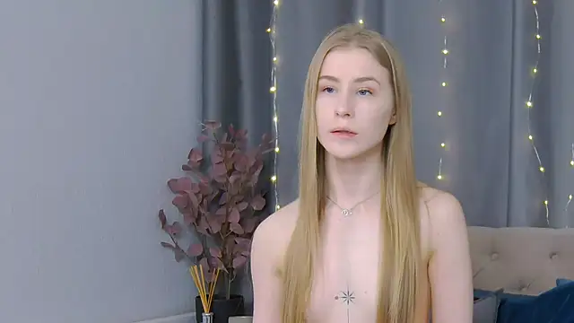 Snapshot of VioletiSwone chatting on 26, 1, 2025 VioletiSwone online show from 26, 1, 2025