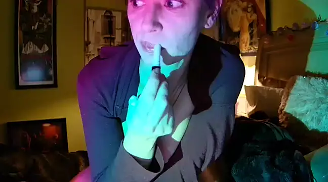 GardenGirl00 online show from 11, 3, 2025