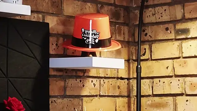 Astoria Moon online show from 13, 2, 2026