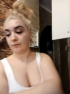 Snapshot of MikySWeet7 chatting on 5, 3, 2025 MikySWeet7 online show from 5, 3, 2025