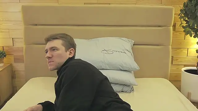 Snapshot of EthanPinkman chatting on 8, 3, 2026 EthanPinkman online show from 8, 3, 2026