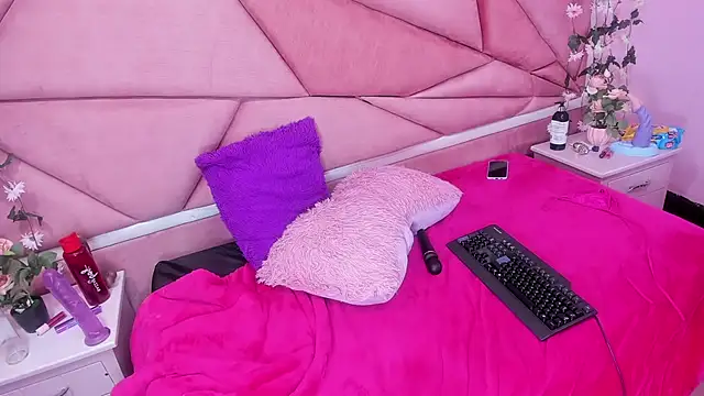 LilithCooperr  online show from 6, 1, 2025