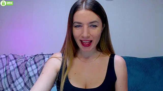 Snapshot of Sweet___Amelia chatting on 10, 10, 2025 Sweet   Amelia online show from 10, 10, 2025