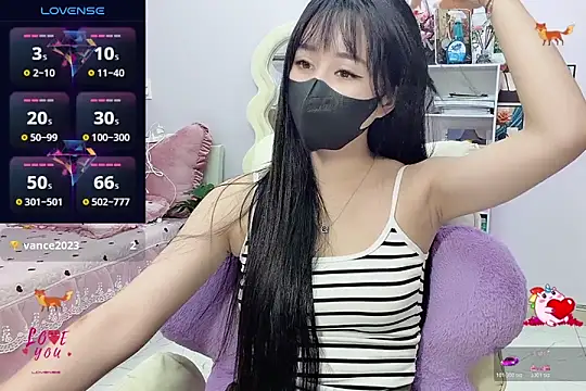 Snapshot of _LLisa_ chatting on 15, 12, 2025 LLisa online show from 15, 12, 2025