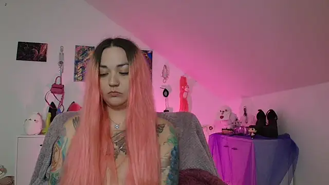 Snapshot of PinkHurricaneOfficial chatting on 8, 9, 2025 PinkHurricaneOfficial online show from 8, 9, 2025