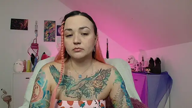 Snapshot of PinkHurricaneOfficial chatting on 13, 9, 2025 PinkHurricaneOfficial online show from 13, 9, 2025