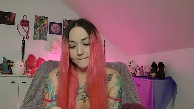 Snapshot of PinkHurricaneOfficial chatting on 26, 9, 2025 PinkHurricaneOfficial online show from 26, 9, 2025