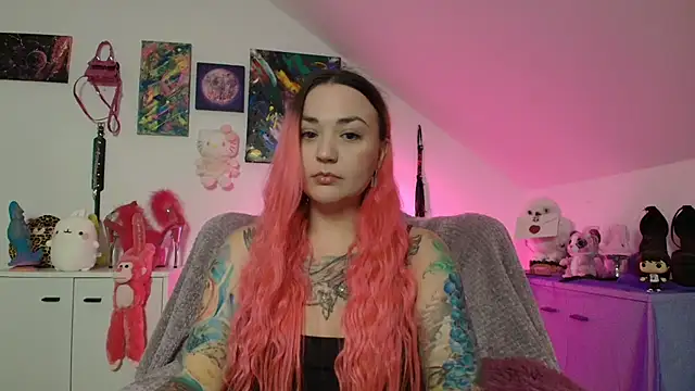 Snapshot of PinkHurricaneOfficial chatting on 4, 10, 2025 PinkHurricaneOfficial online show from 4, 10, 2025