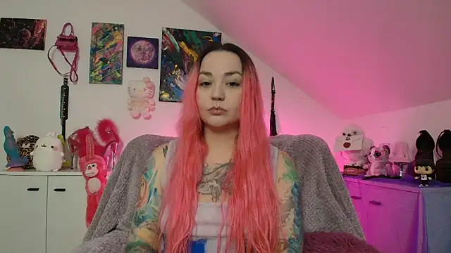 Snapshot of PinkHurricaneOfficial chatting on 7, 10, 2025 PinkHurricaneOfficial online show from 7, 10, 2025