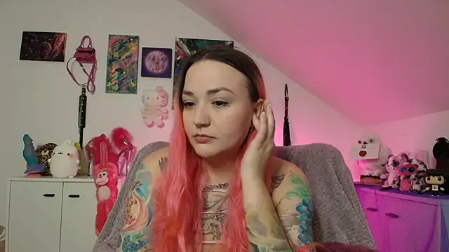 Snapshot of PinkHurricaneOfficial chatting on 9, 10, 2025 PinkHurricaneOfficial online show from 9, 10, 2025