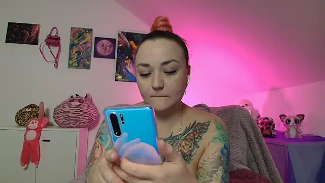 Snapshot of PinkHurricaneOfficial chatting on 16, 11, 2025 PinkHurricaneOfficial online show from 16, 11, 2025