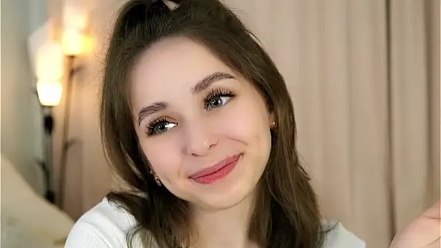 Snapshot of EstherMitchel chatting on 14, 12, 2024 EstherMitchel online show from 14, 12, 2024