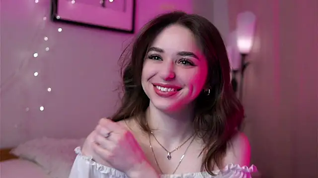 Snapshot of EstherMitchel chatting on 1, 3, 2025 EstherMitchel online show from 1, 3, 2025