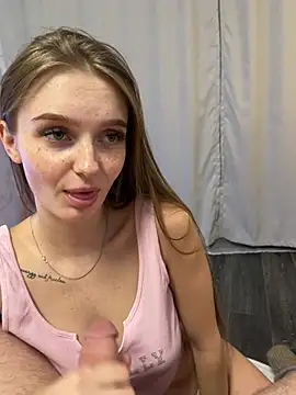 Snapshot of lovelly_molly chatting on 10, 3, 2025 lovelly molly online show from 10, 3, 2025
