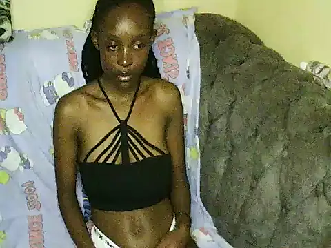 Snapshot of petite_clara24 chatting on 4, 10, 2025 petite clara24 online show from 4, 10, 2025