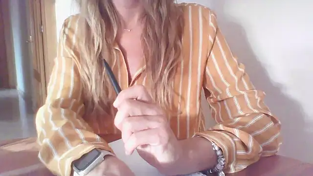 Snapshot of Artemisa2323 chatting on 14, 10, 2025 Artemisa2323 online show from 14, 10, 2025