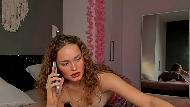 Caroline Smitt online show from 30, 9, 2025