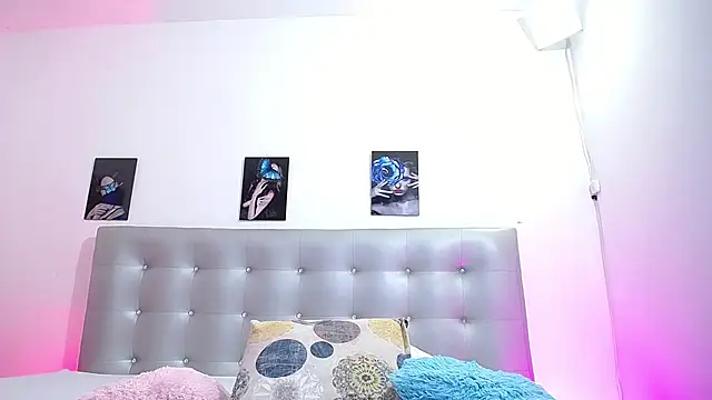 horny-juliette online show from 30, 4, 2026