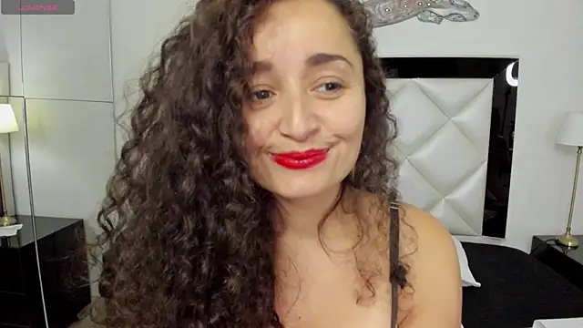  luna  sweet  online show from 5, 2, 2025