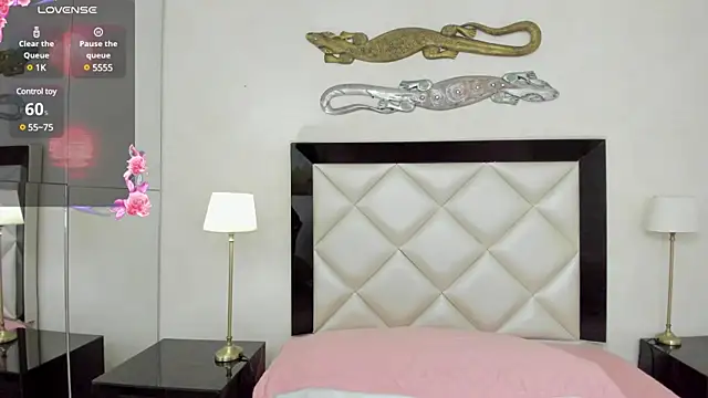  luna  sweet  online show from 8, 2, 2025