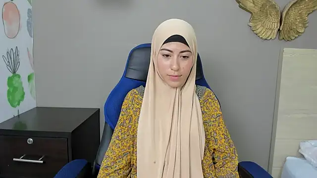 chaymae nah  online show from 5, 12, 2024