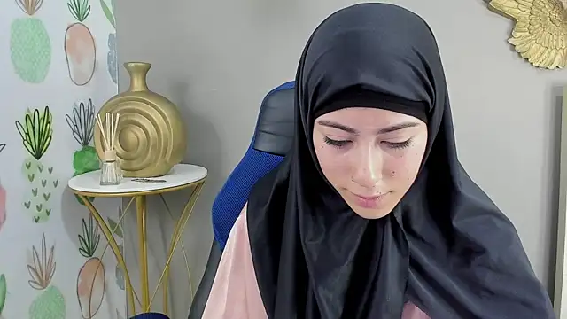 chaymae nah  online show from 19, 12, 2024