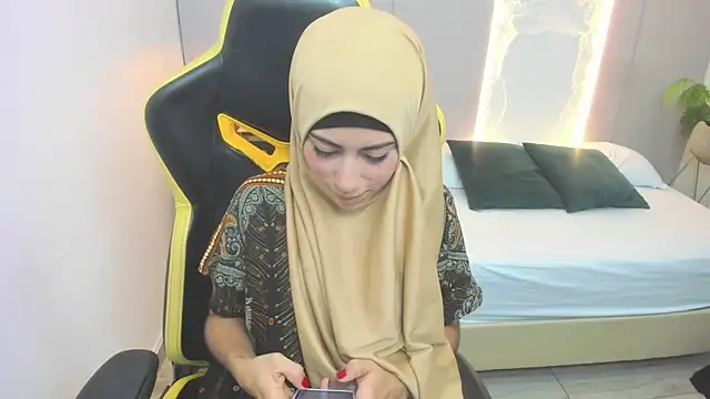 chaymae nah  online show from 24, 12, 2024