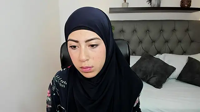 chaymae nah  online show from 7, 3, 2025