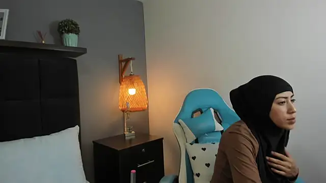 chaymae nah  online show from 7, 3, 2025