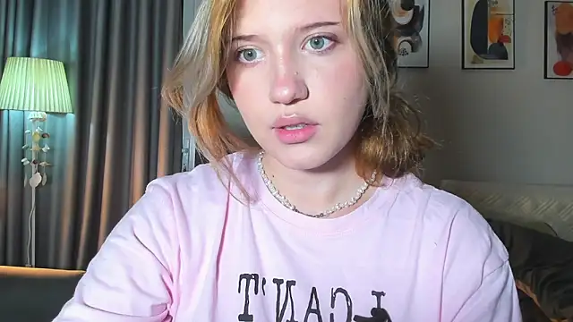 Snapshot of HanahCute chatting on 22, 2, 2025 HanahCute online show from 22, 2, 2025