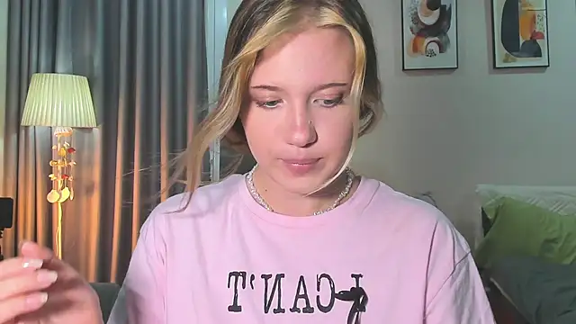 Snapshot of HanahCute chatting on 23, 2, 2025 HanahCute online show from 23, 2, 2025