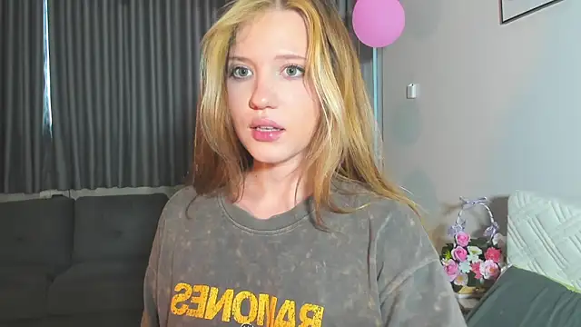 Snapshot of HanahCute chatting on 14, 3, 2025 HanahCute online show from 14, 3, 2025