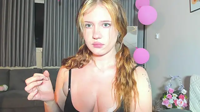 Snapshot of HanahCute chatting on 15, 3, 2025 HanahCute online show from 15, 3, 2025