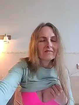 Evelina cute online show from 5, 10, 2025