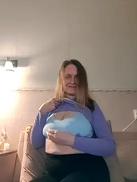 Snapshot of Evelina_cute chatting on 11, 2, 2026 Evelina cute online show from 11, 2, 2026