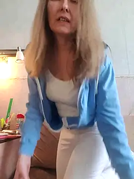 Snapshot of Evelina_cute chatting on 3, 3, 2026 Evelina cute online show from 3, 3, 2026