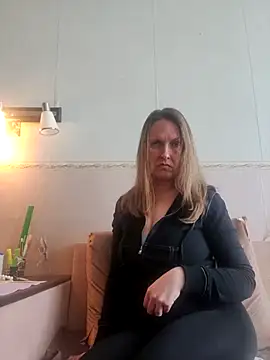 Snapshot of Evelina_cute chatting on 8, 3, 2026 Evelina cute online show from 8, 3, 2026